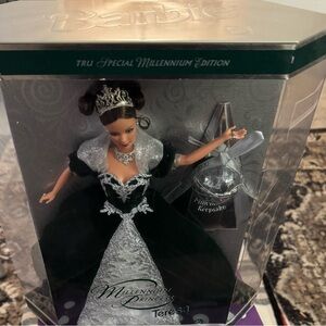 Millennium Princess Teresa Barbie 2000 TRU Exclusive NRFB w/ Keepsake Ornament